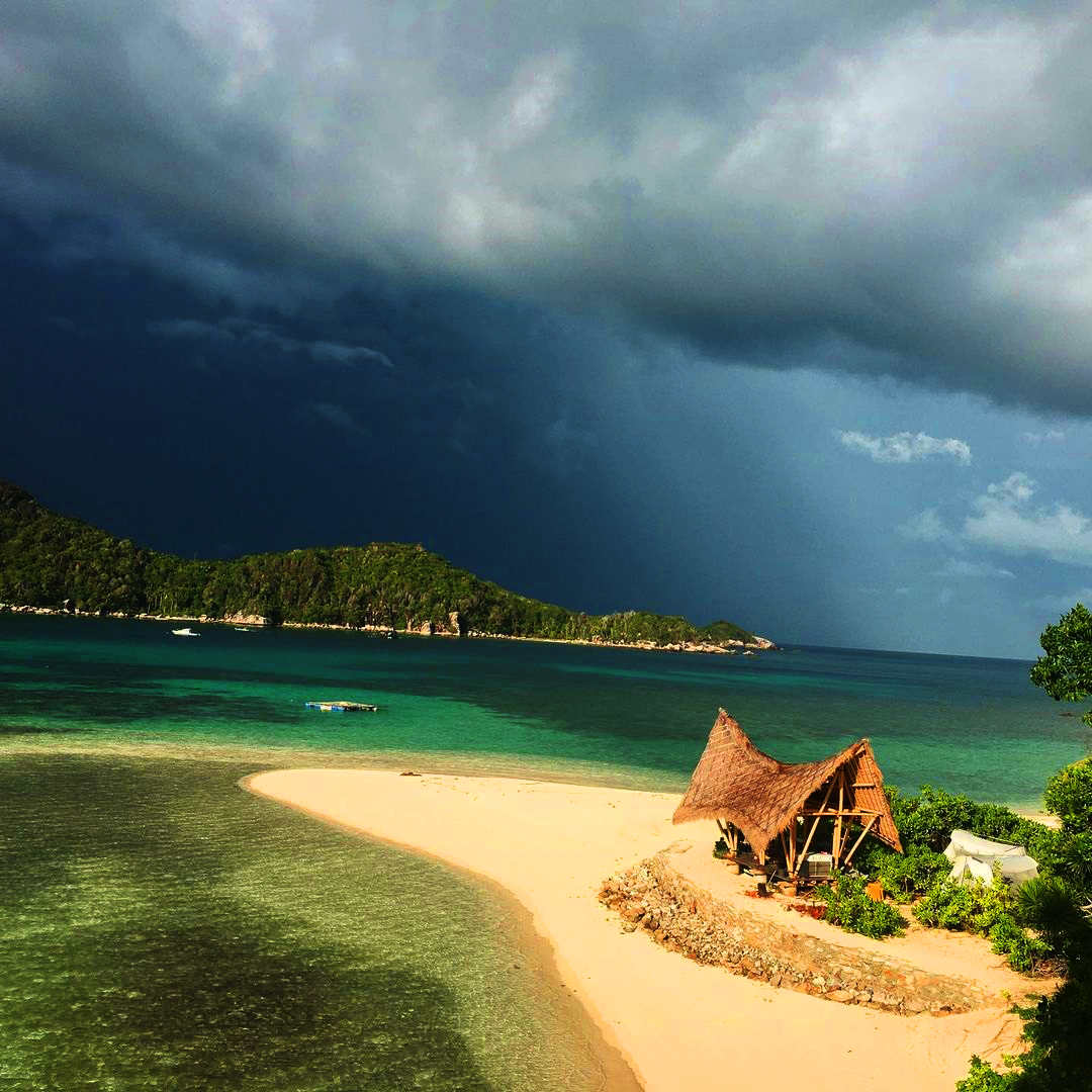 Keindahan Pulau Samak Pada Sore Hari